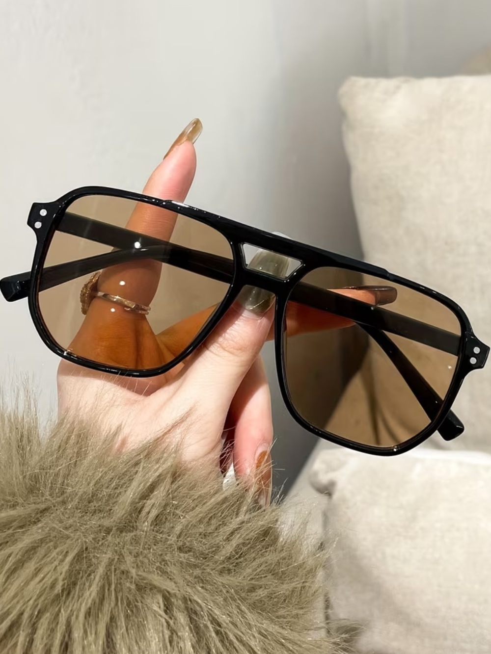 Affordable Fashion Finds Black Sunglasses with Brown Lenses - Picture 2 of 2